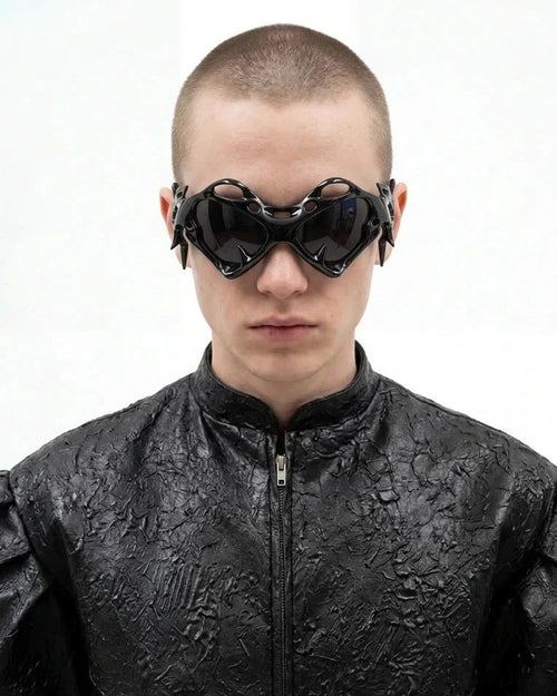 SCULPTURAL SUNGLASSES