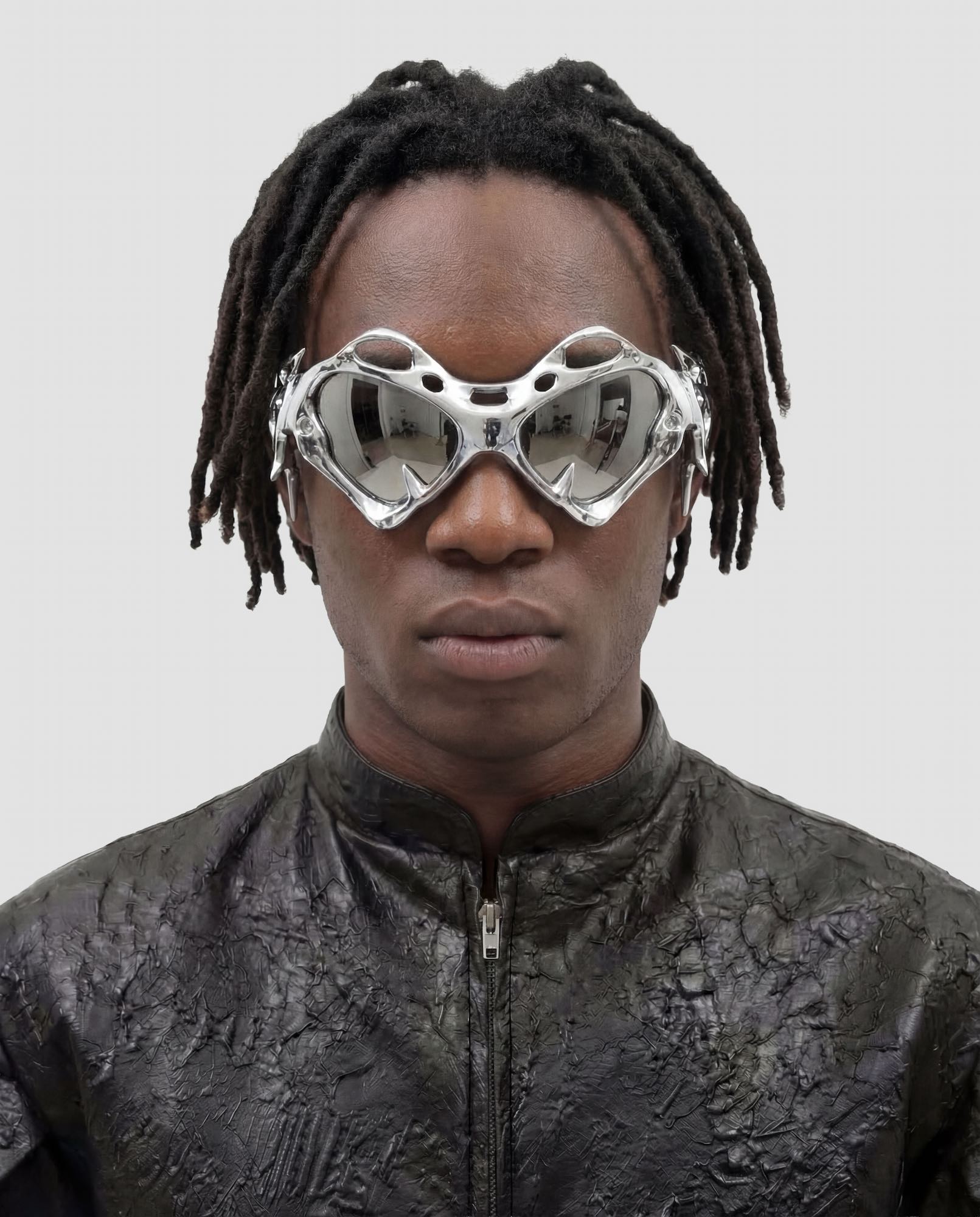 SCULPTURAL SUNGLASSES