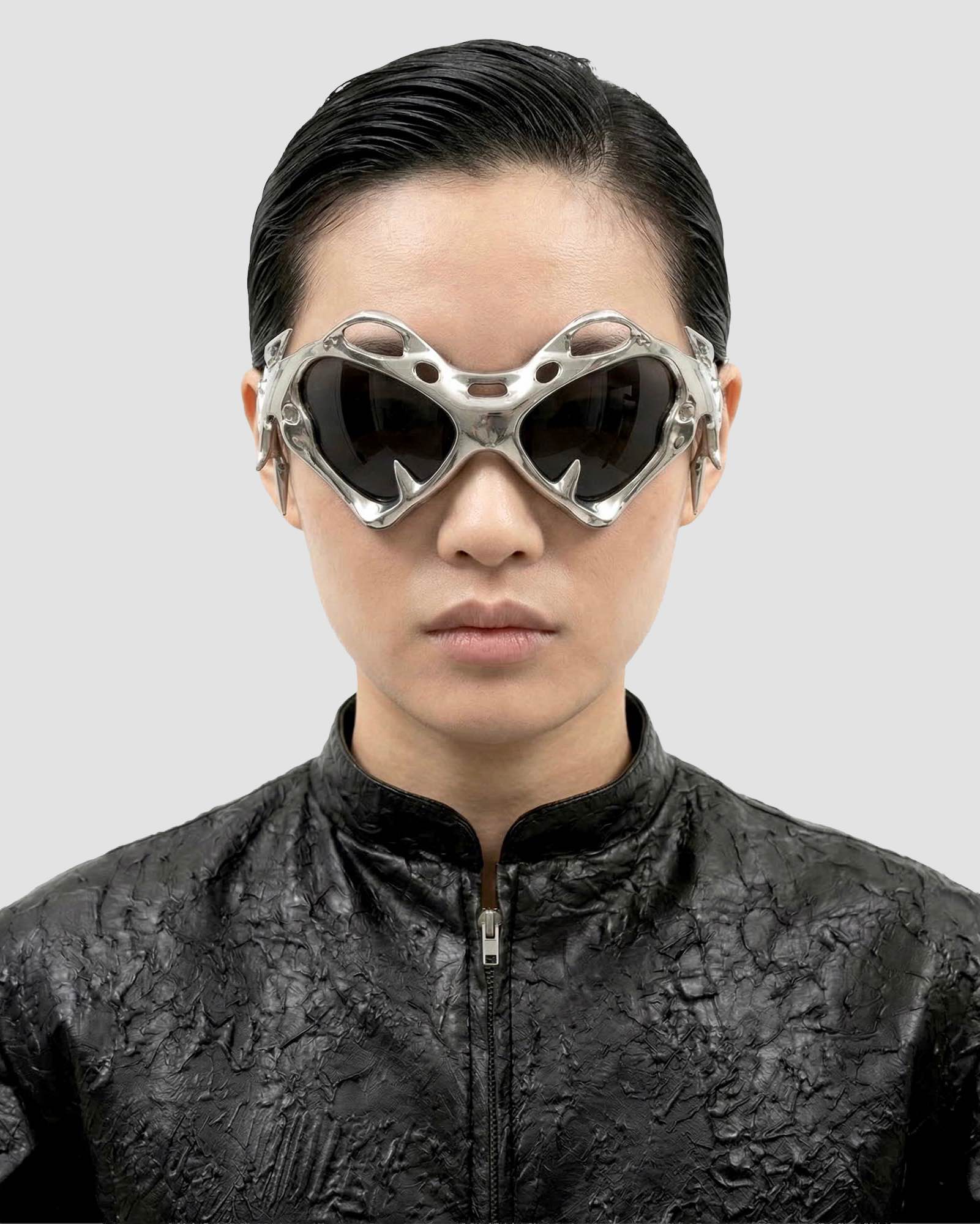 SCULPTURAL SUNGLASSES