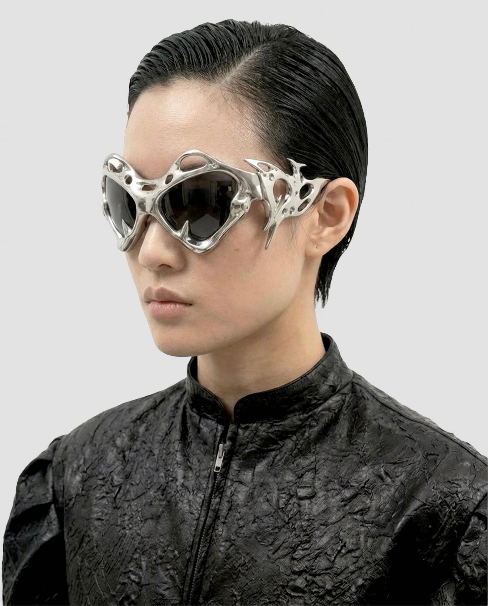 SCULPTURAL SUNGLASSES